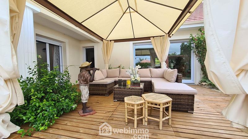 Maison - 235 m² - 8 pièces