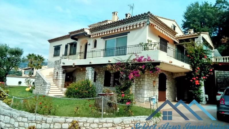 Villa - 270 m² - 8 pièces