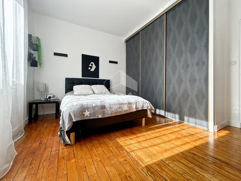 Maison - 222 m² - 10 pièces