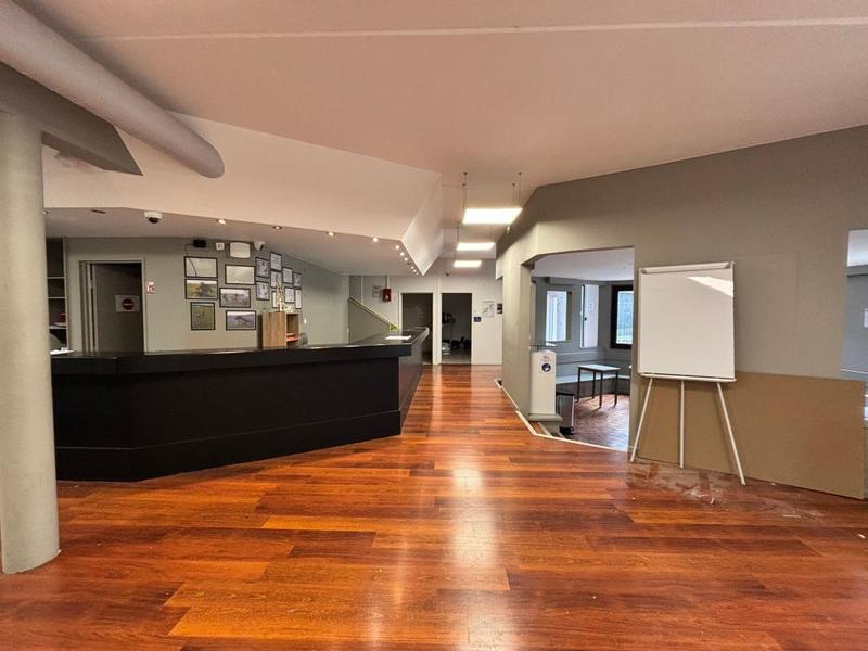 Local d'activité / Entrepôt - 908 m² - 3 pièces