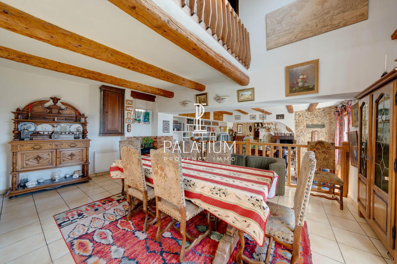 Maison - 284 m² - 12 pièces