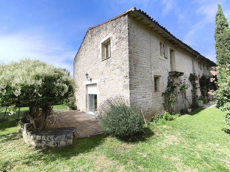 Maison ancienne - 434 m² - 10 pièces