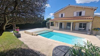 Château - 177 m² - 6 pièces