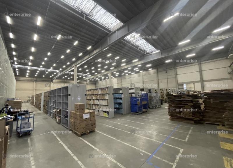 Entrepôt - 4 966 m²