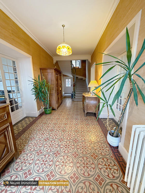 Propriété - 360 m² - 12 pièces
