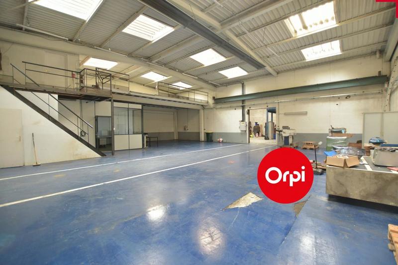 Entrepôt - 590 m²