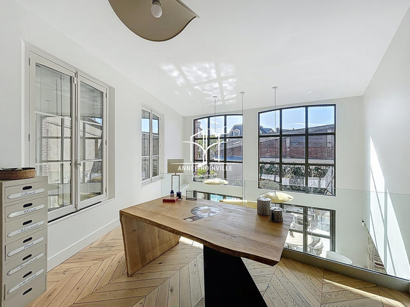 Villa - 330 m² - 9 pièces