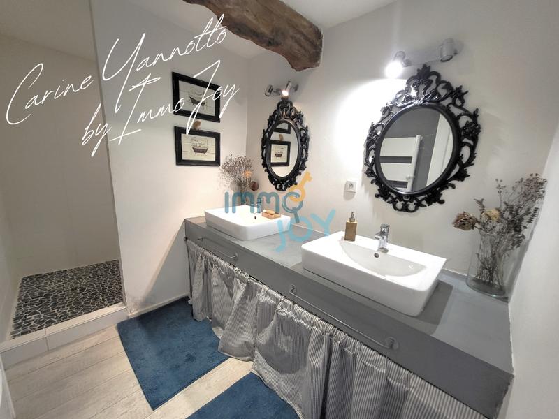 Maison - 240 m² - 8 pièces