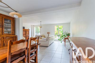 Maison - 185 m² - 10 pièces