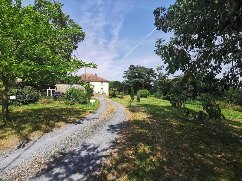 Maison - 536 m² - 15 pièces