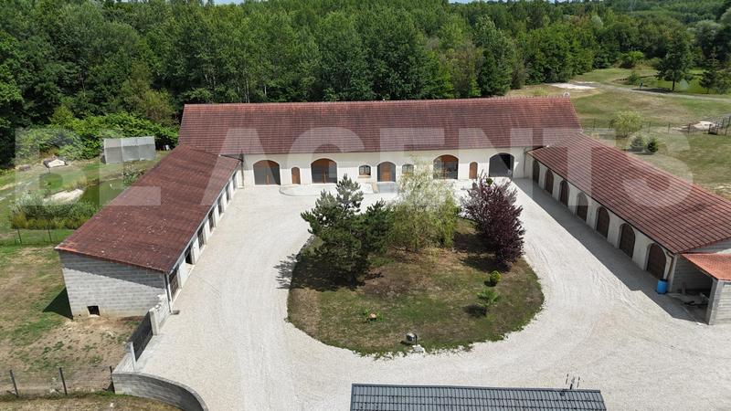 Villa - 215 m² - 14 pièces