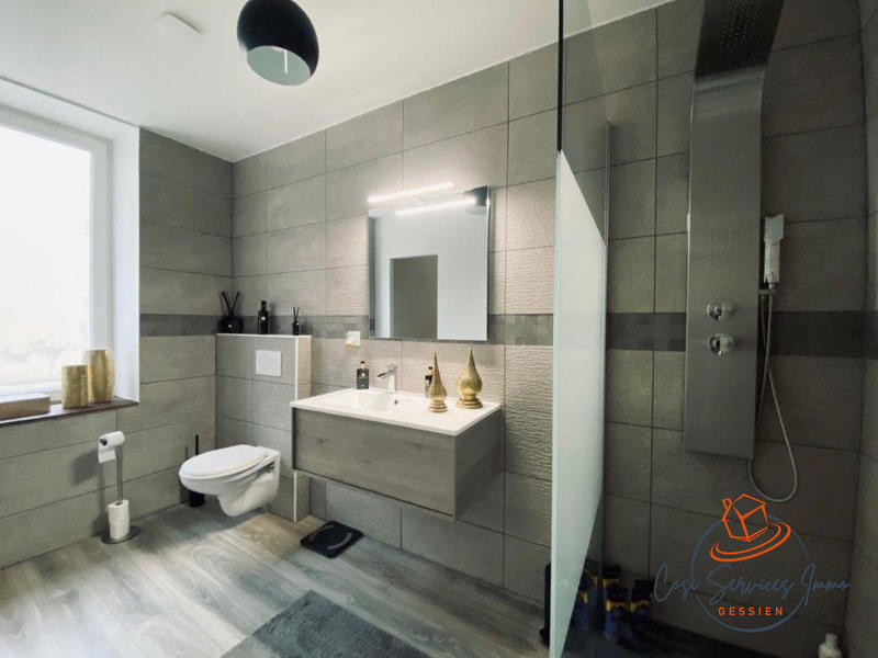 Maison - 300 m² - 8 pièces