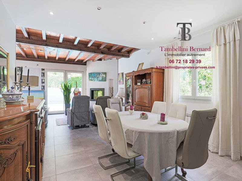 Demeure - 185 m² - 7 pièces