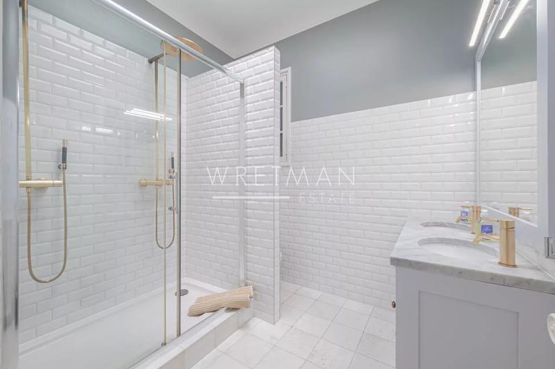 Appartement - 185 m² - 7 pièces