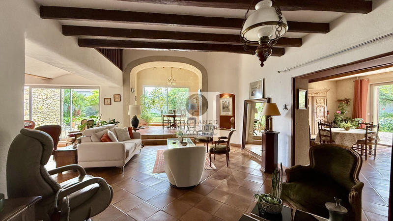 Maison - 214 m² - 10 pièces