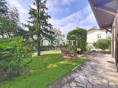 Maison - 200 m² - 7 pièces