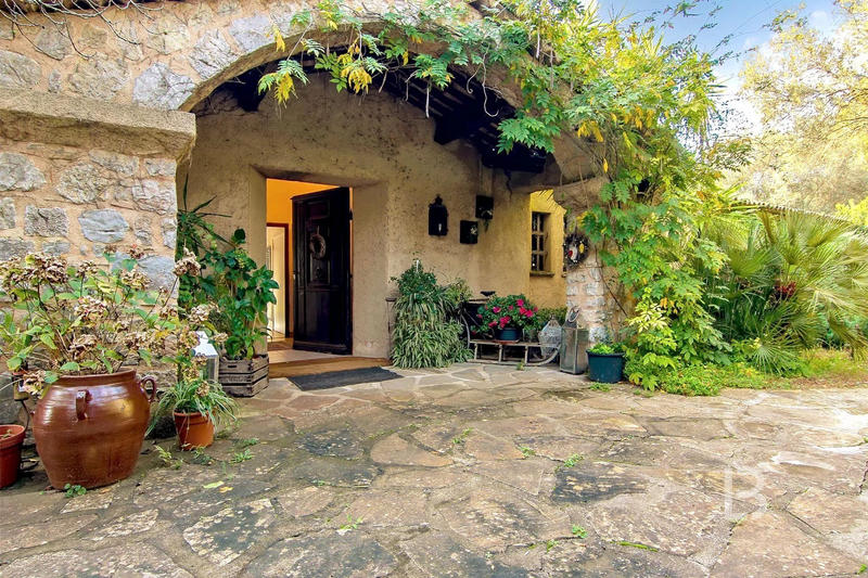 Maison - 250 m² - 7 pièces