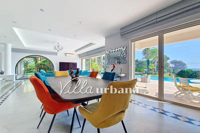 Maison - 218 m² - 6 pièces