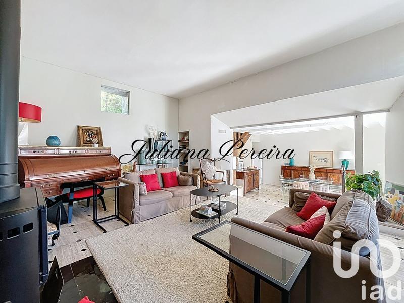 Maison - 216 m² - 9 pièces