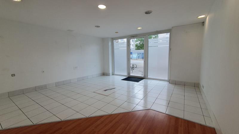 Magasins - 61 m²