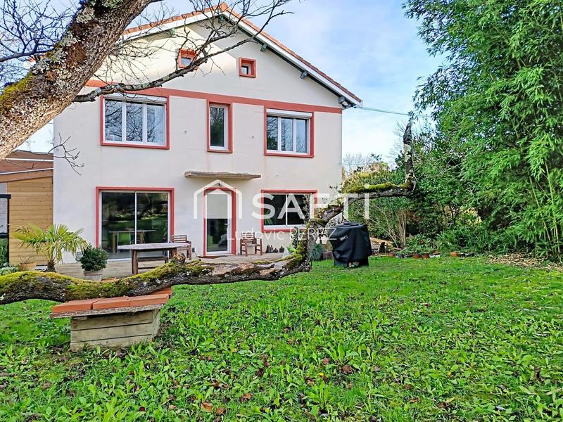 Maison - 219 m² - 8 pièces