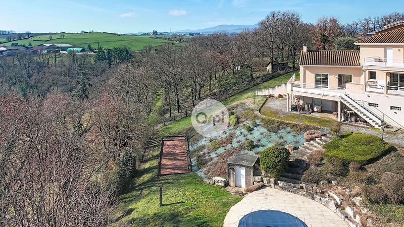 Maison - 210 m² - 7 pièces