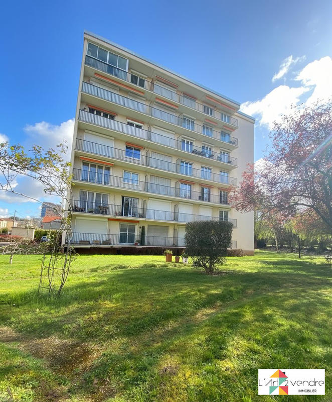 Appartement - 94 m² - 4 pièces