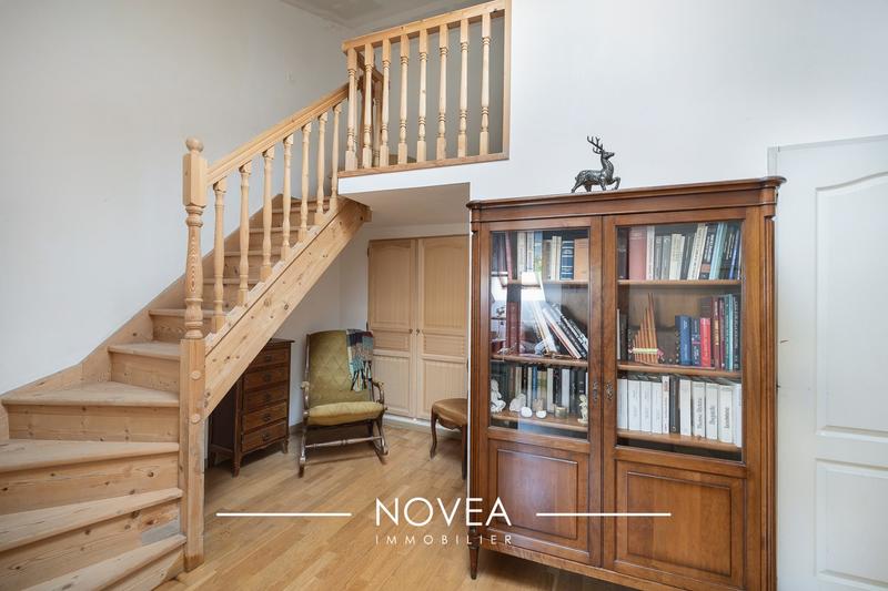 Maison - 270 m² - 5 pièces