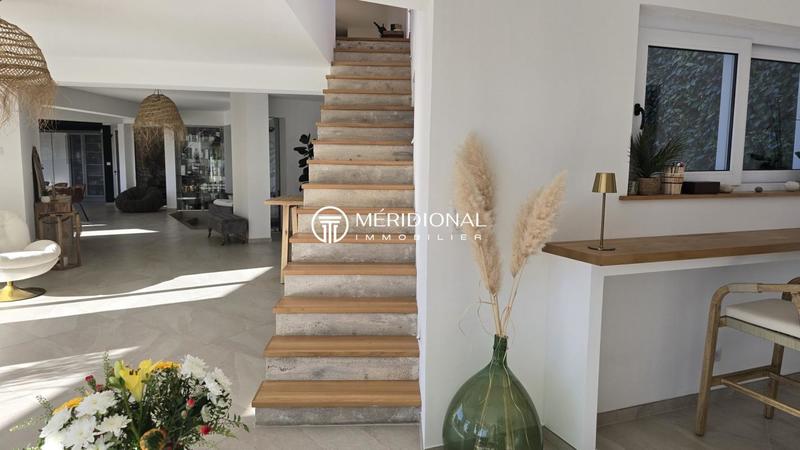 Maison - 460 m² - 6 pièces