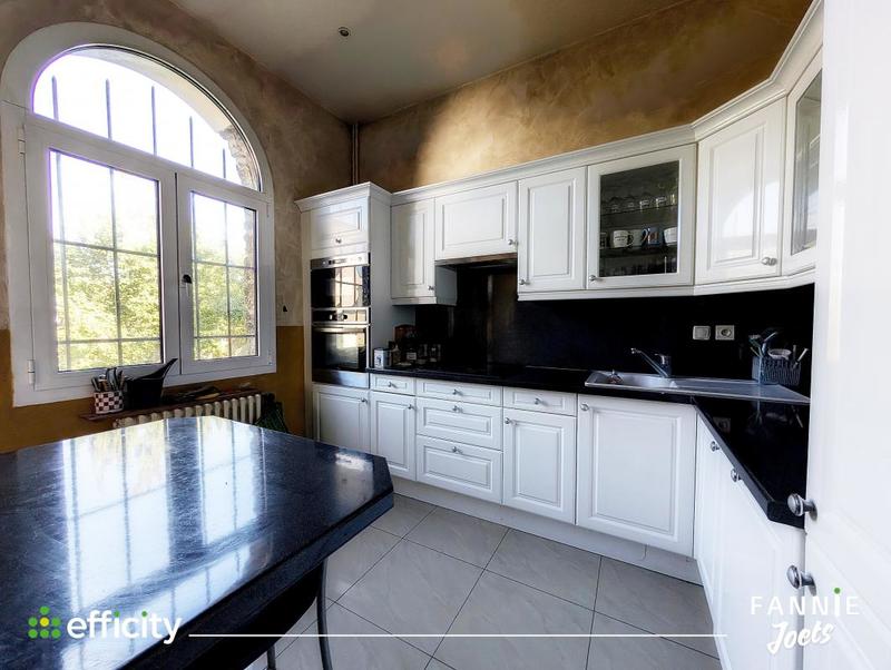 Demeure - 137 m² - 6 pièces