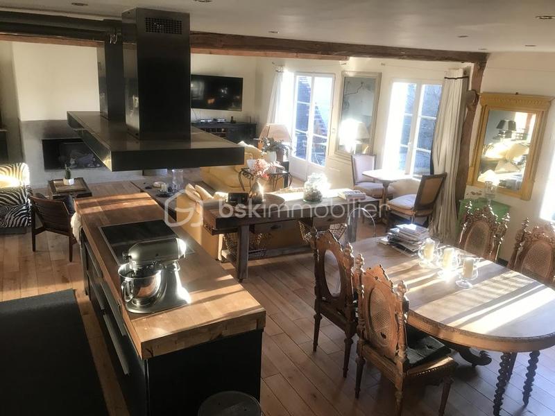 Propriété - 473 m² - 14 pièces