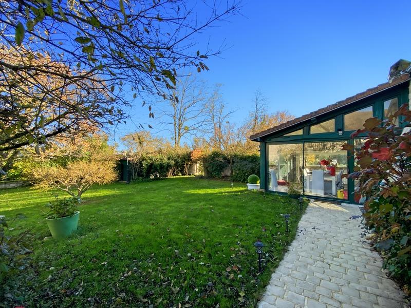 Propriété - 657 m² - 16 pièces