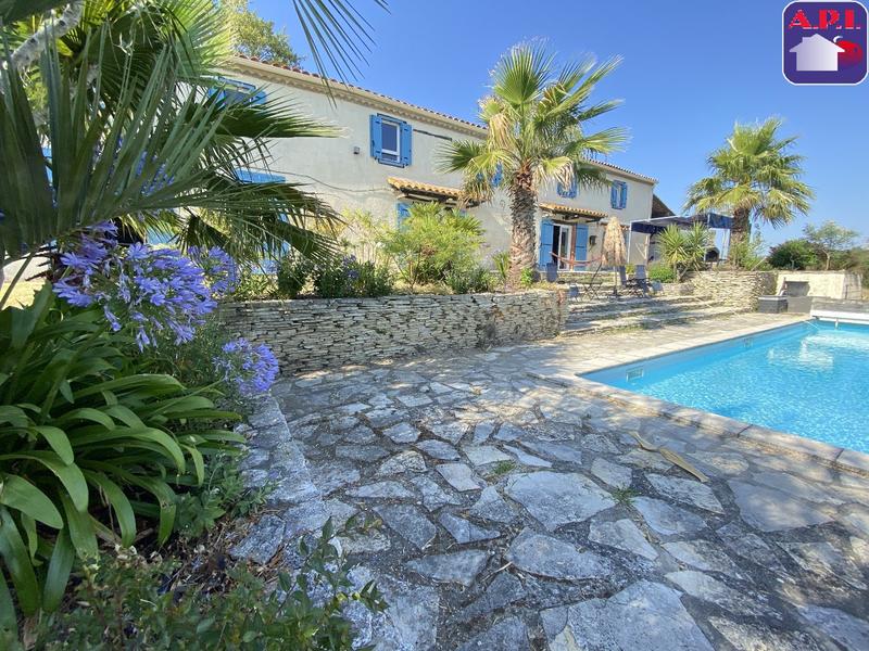 Maison - 195 m² - 7 pièces