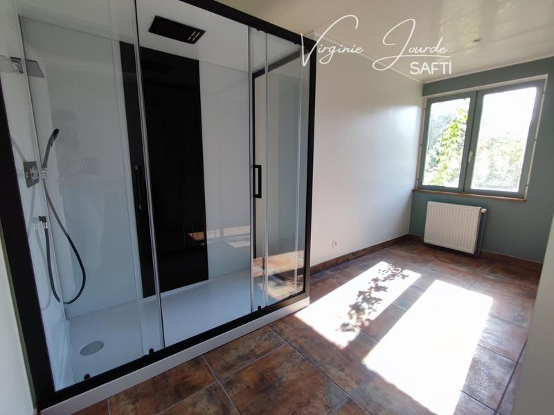 Maison - 216 m² - 9 pièces