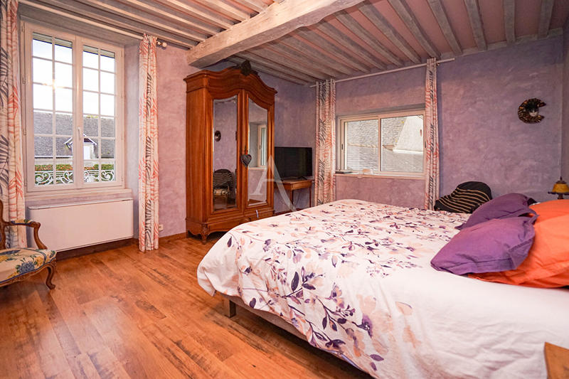 Maison - 240 m² - 7 pièces