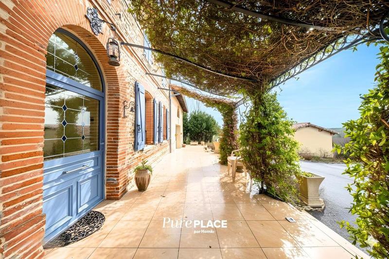 Maison - 334 m² - 8 pièces