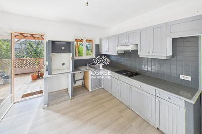 Maison - 104 m² - 5 pièces