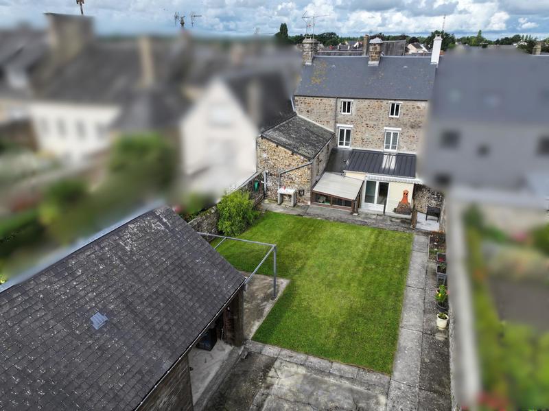 Maison - 163 m² - 8 pièces