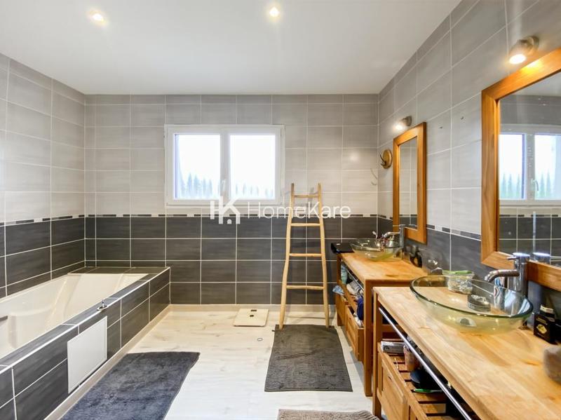 Villa - 275 m² - 8 pièces