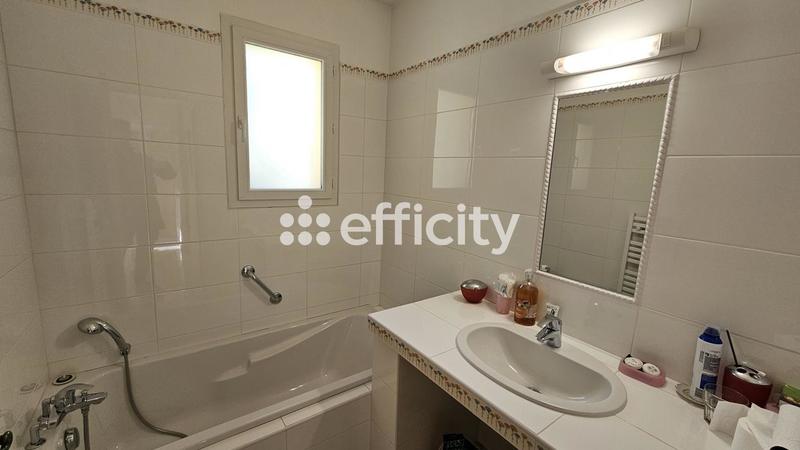 Maison - 169 m² - 7 pièces