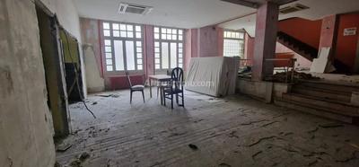 Immeuble - 1 890 m² - 80 pièces