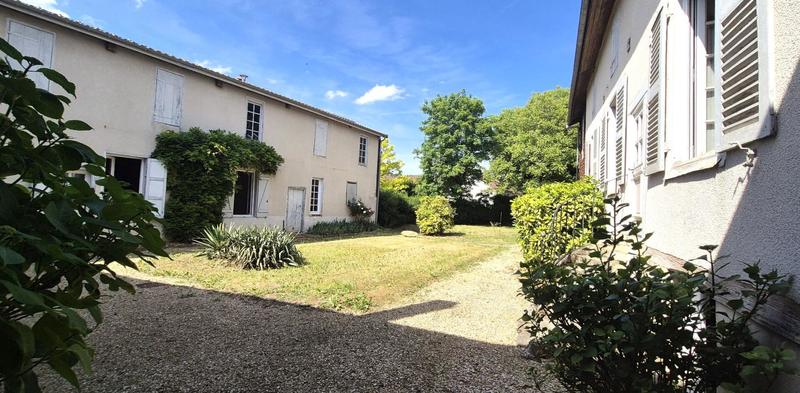 Maison - 396 m² - 16 pièces