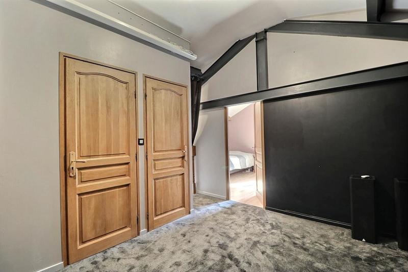 Maison - 266 m² - 11 pièces