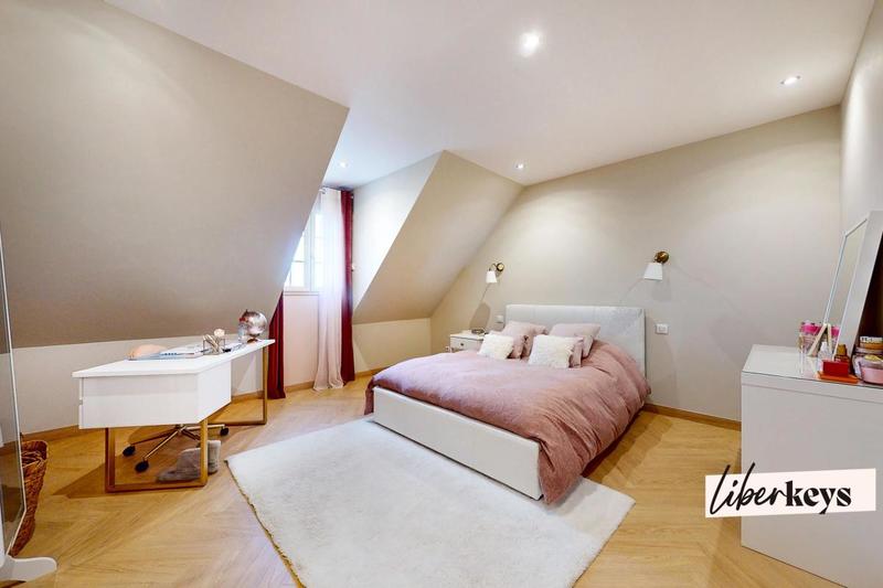 Maison d'architecte - 330 m² - 8 pièces