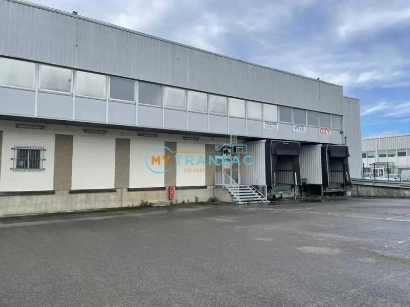 Entrepôt - 4 990 m²