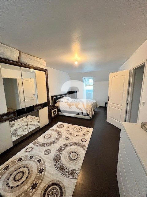 Maison traditionnelle - 132 m² - 9 pièces