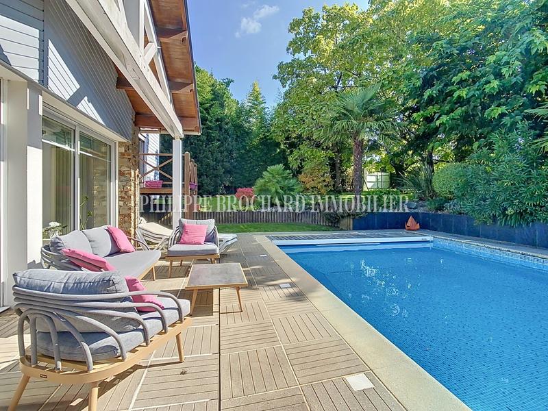 Maison contemporaine - 246 m² - 9 pièces