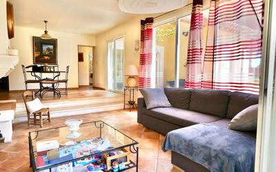 Villa - 250 m² - 6 pièces