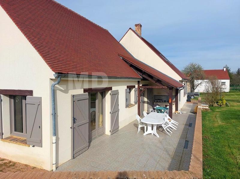 Maison - 234 m² - 10 pièces