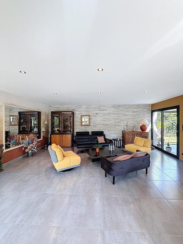 Maison - 144 m² - 8 pièces